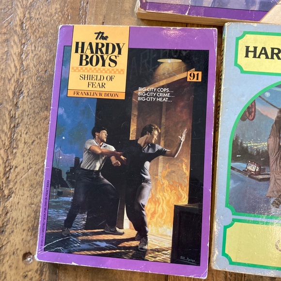 Hardy Boys #78, 91, 97 - Picture 3 of 4